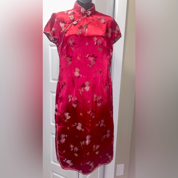 Silky Asian dress - Picture 2 of 8